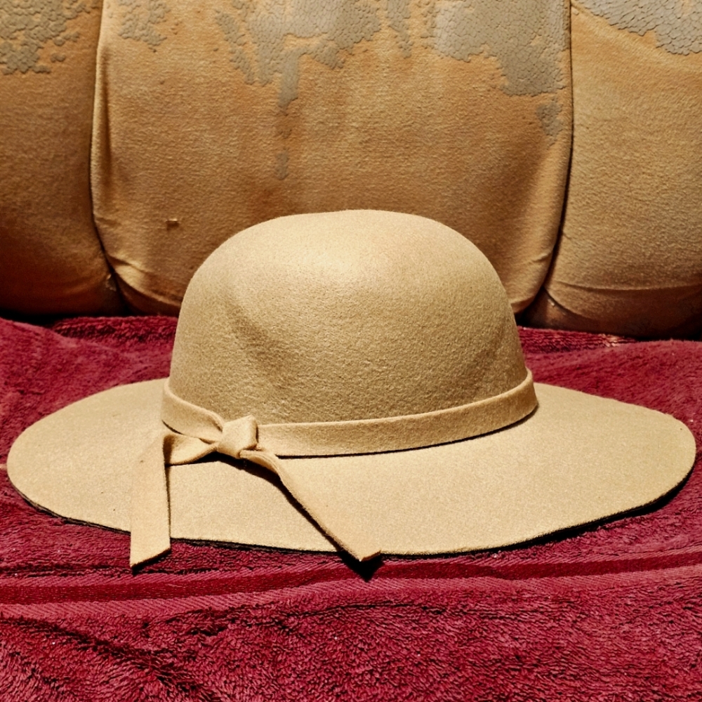 Girls Round Flat Brim Hat- Camel
